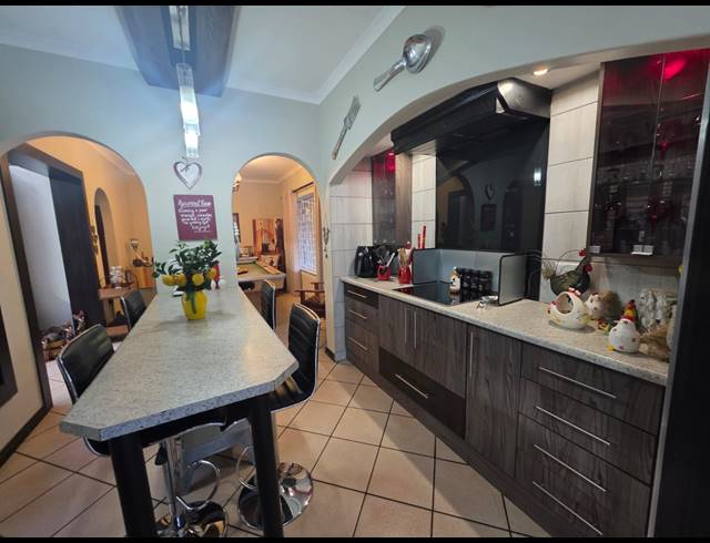 4 BEDROOM HOUSE FOR SALE IN VANDERBIJLPARK SE 3